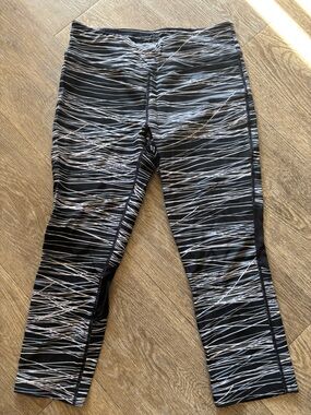 Calvin Klein Black and White Linear Print Leggings